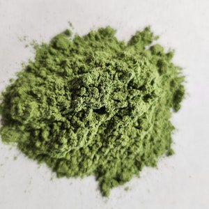 Organic Alfalfa Leaf Powder Perfect for Smoothies and Herbal Blends