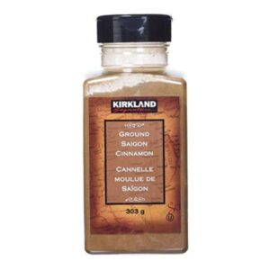 Front view of Kirkland Signature Ground Saigon Cinnamon 303g premium cinnamon powder bottle.