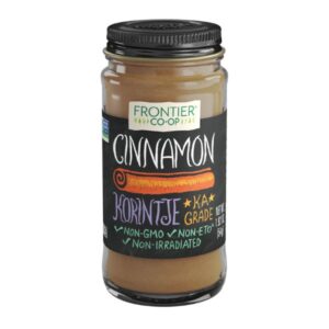 Frontier Co-op Ground Korintje Cinnamon in a glass bottle, showcasing its A-Grade quality and natural purity.